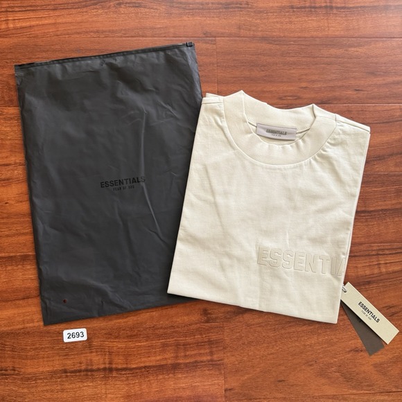 Fear Of God Essentials Eggshell Cream Short Sleeve T-Shirt Size XS NWT - Picture 2 of 16